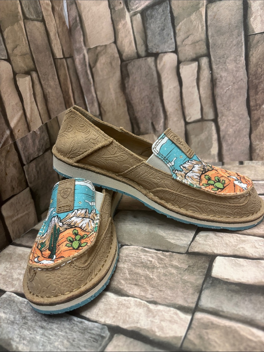 New Ariat Women's Cruiser shoes in the "Arizona Skies" print size 7.5B - Picture 3 of 14